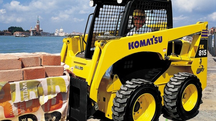 Komatsu SK 815-5